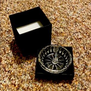 Oleg Cassini ring holder 💍